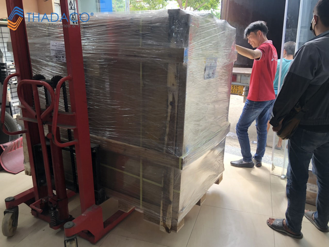 máy chà sàn liên hợp ngồi lái