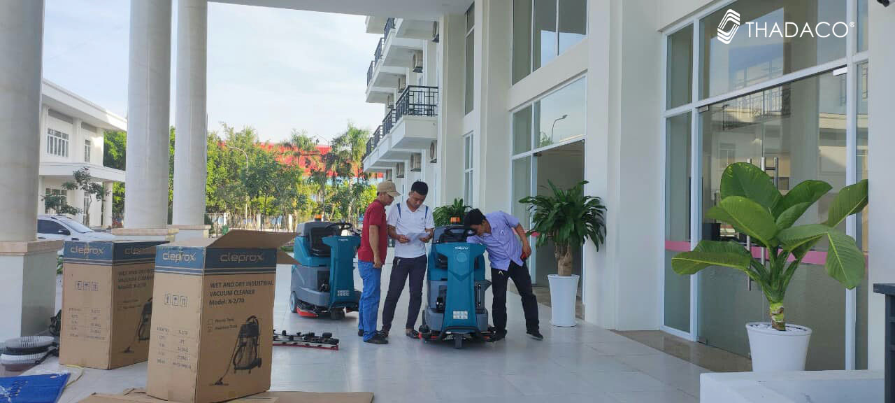 máy chà sàn ngồi lái 