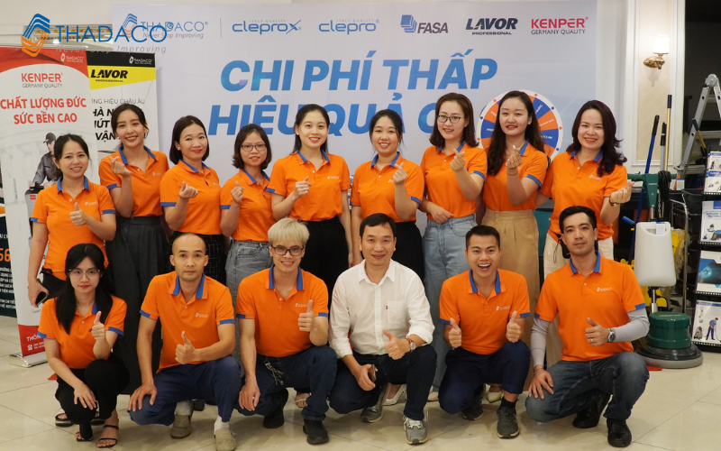 xe đẩy dọn phòng khách sạn