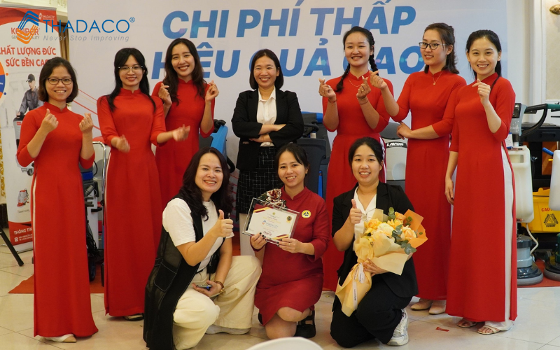 xe dọn phòng khách sạn
