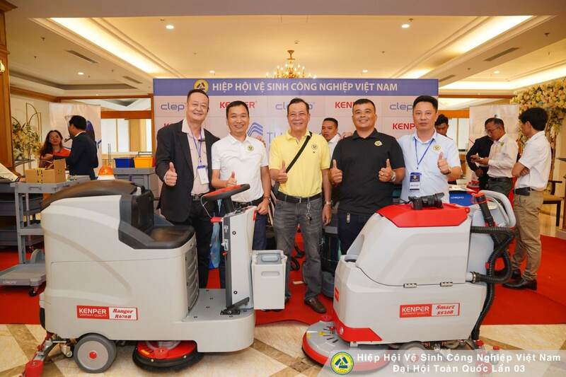 máy chà sàn ngồi lái