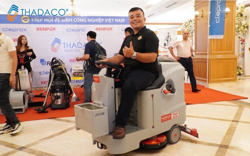 máy chà sàn ngồi lái