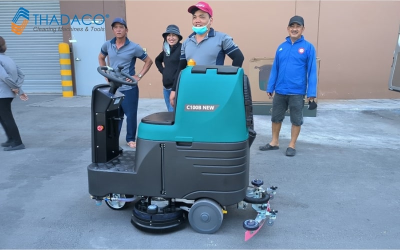 máy chà sàn ngồi lái
