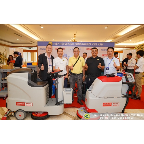 Máy lau chà sàn công nghiệp ngồi lái Kenper RANGER 670B 12