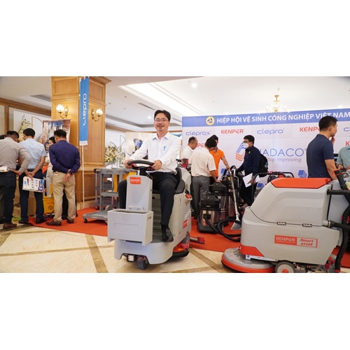 Máy lau chà sàn công nghiệp ngồi lái Kenper RANGER 670B 7