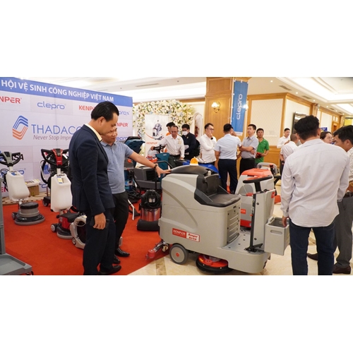 Máy lau chà sàn công nghiệp ngồi lái Kenper RANGER 670B 8