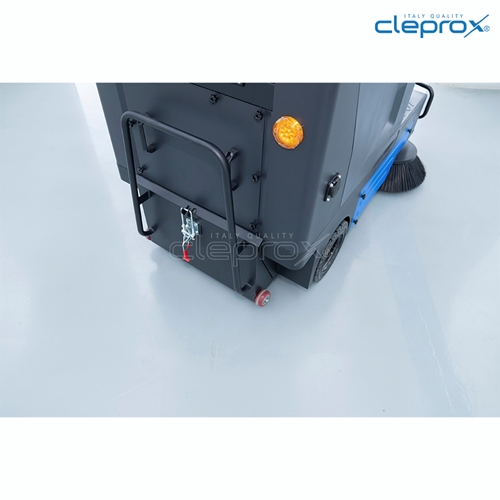 Xe quét rác công nghiệp ngồi lái CleproX SX-150 7