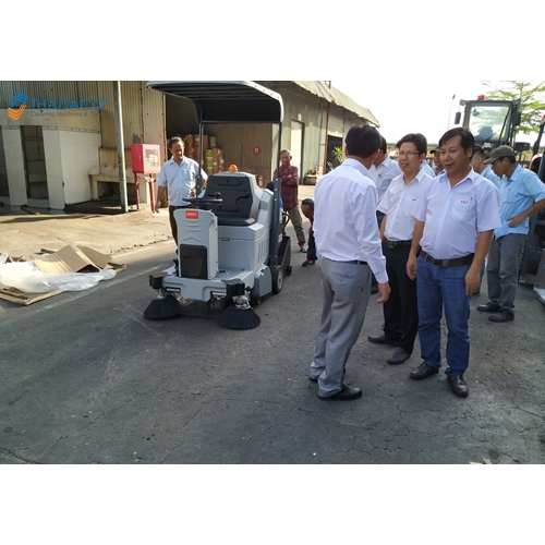 Xe quét rác ngồi lái Kenper TORNADO 710BD 13